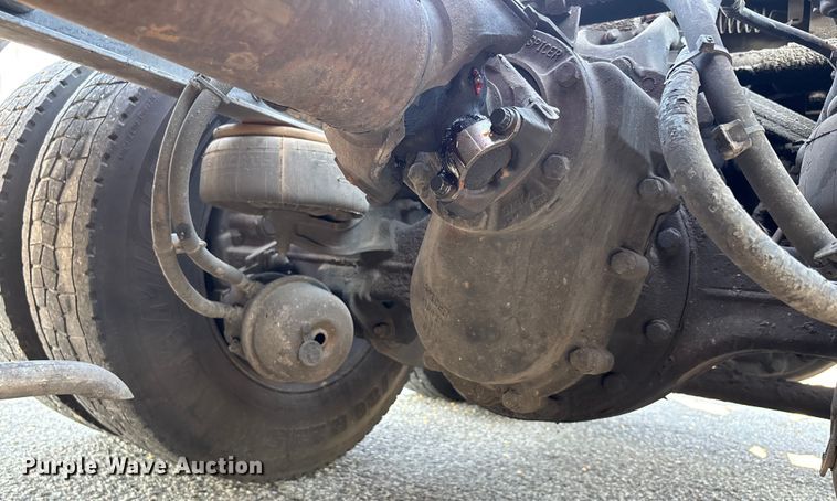 image for item DU1316 2015 Kenworth T680 semi truck