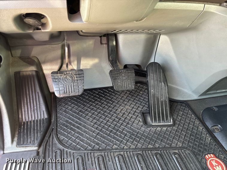 image for item DU1316 2015 Kenworth T680 semi truck