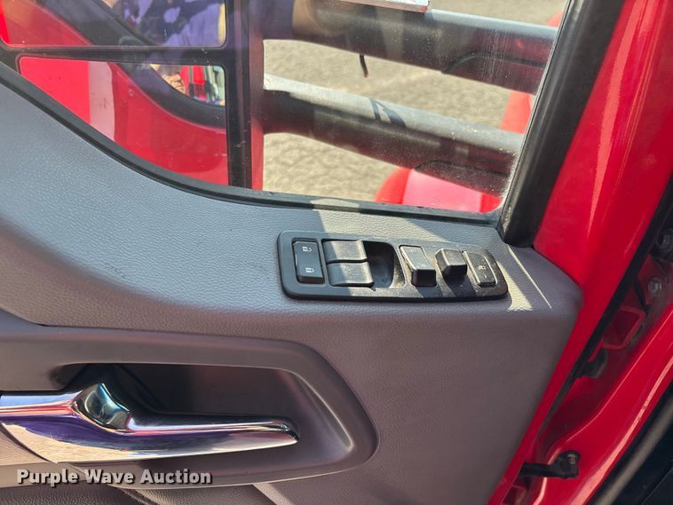 image for item DU1316 2015 Kenworth T680 semi truck