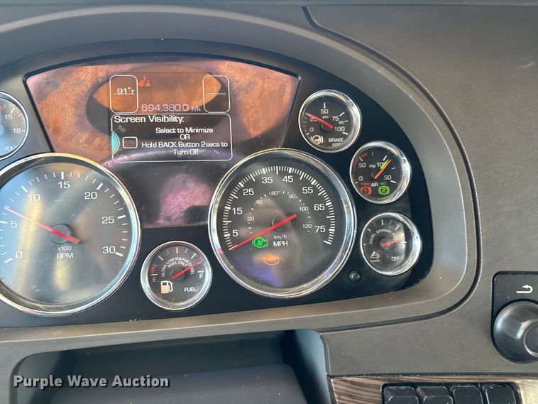 image for item DU1316 2015 Kenworth T680 semi truck