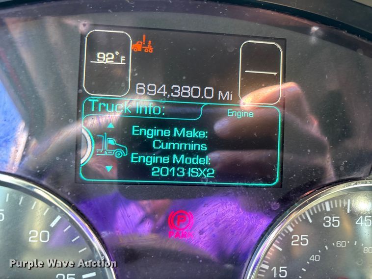 image for item DU1316 2015 Kenworth T680 semi truck