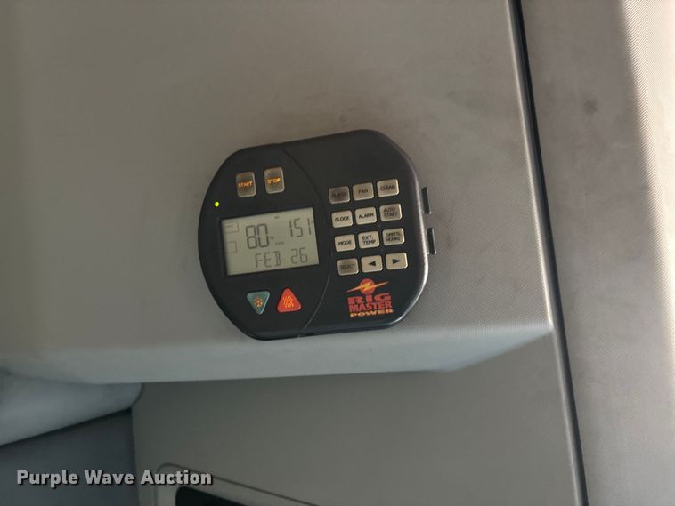 image for item DU1316 2015 Kenworth T680 semi truck