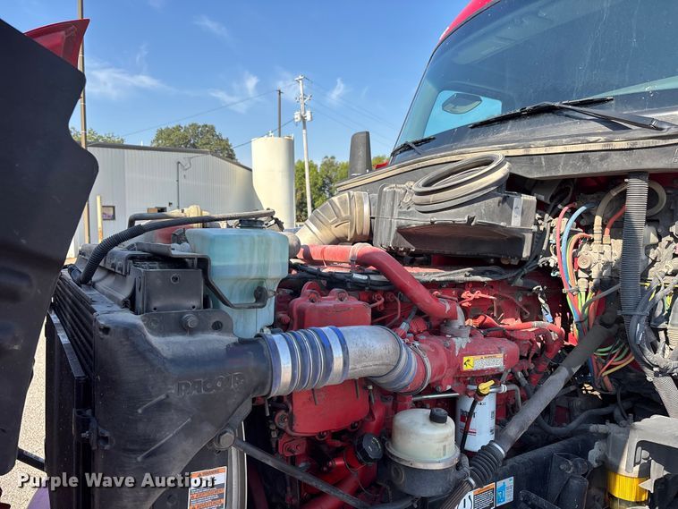 image for item DU1316 2015 Kenworth T680 semi truck