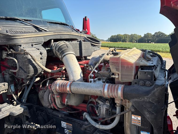 image for item DU1316 2015 Kenworth T680 semi truck