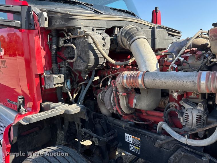 image for item DU1316 2015 Kenworth T680 semi truck