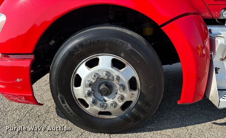 image for item DU1316 2015 Kenworth T680 semi truck