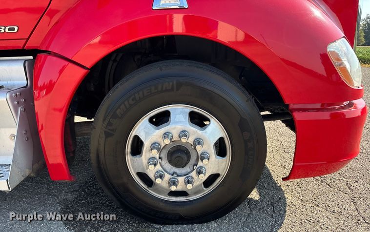 image for item DU1316 2015 Kenworth T680 semi truck