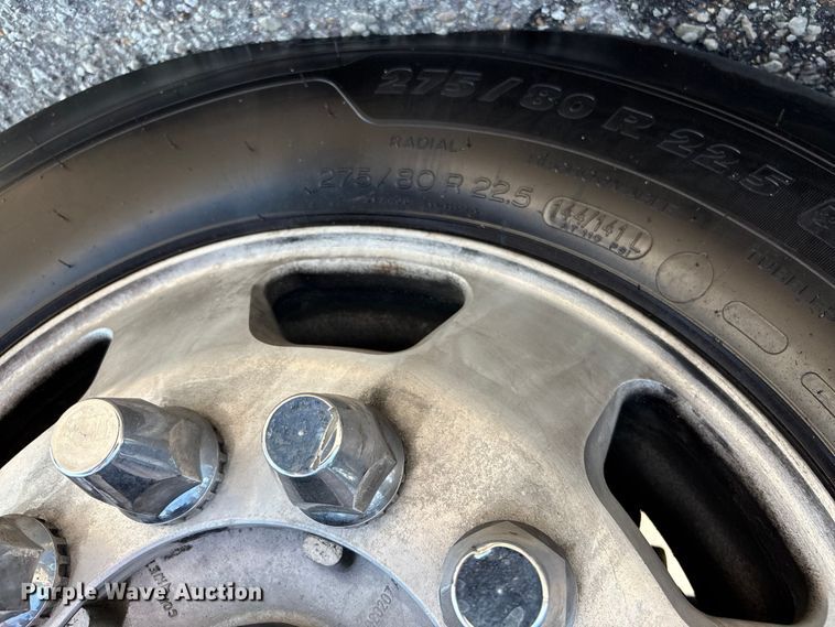 image for item DU1316 2015 Kenworth T680 semi truck