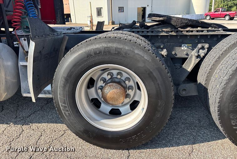 image for item DU1316 2015 Kenworth T680 semi truck