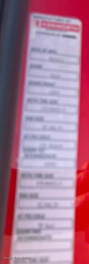 image for item DU1316 2015 Kenworth T680 semi truck