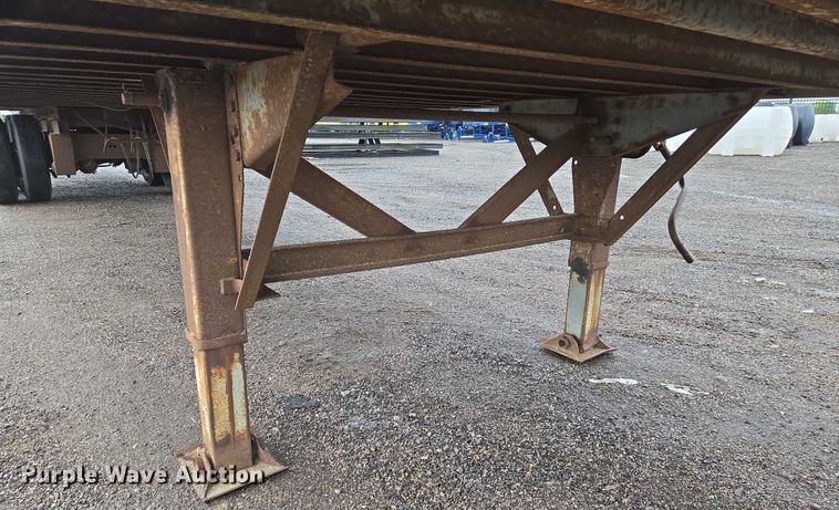 image for item DU6912 1989 Fruehauf dry van trailer