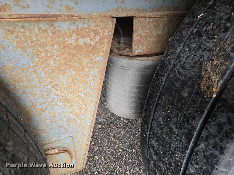 image for item DU6912 1989 Fruehauf dry van trailer