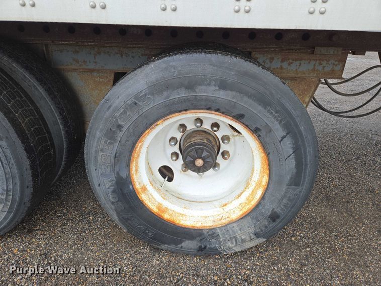 image for item DU6912 1989 Fruehauf dry van trailer