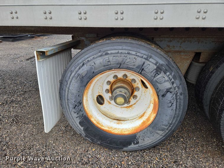 image for item DU6912 1989 Fruehauf dry van trailer