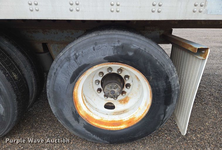 image for item DU6912 1989 Fruehauf dry van trailer