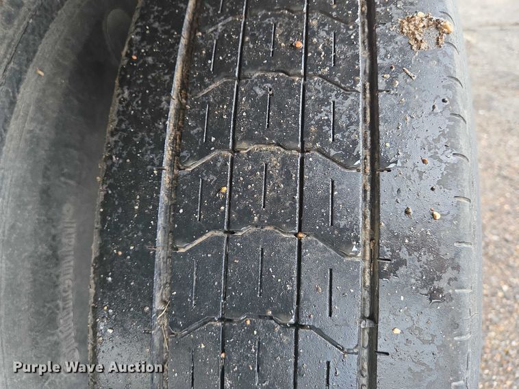 image for item DU6912 1989 Fruehauf dry van trailer