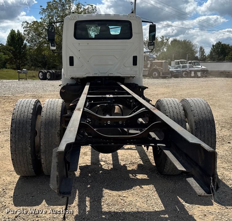 image for item DW6535 2010 International 4300 truck cab and chassis