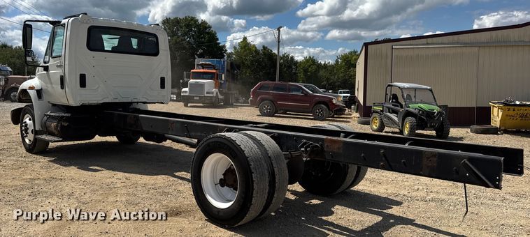image for item DW6535 2010 International 4300 truck cab and chassis