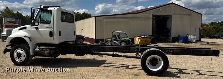 image for item DW6535 2010 International 4300 truck cab and chassis