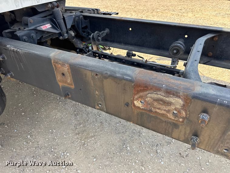 image for item DW6535 2010 International 4300 truck cab and chassis