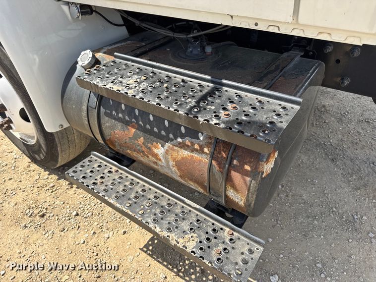 image for item DW6535 2010 International 4300 truck cab and chassis