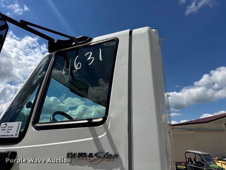 image for item DW6535 2010 International 4300 truck cab and chassis