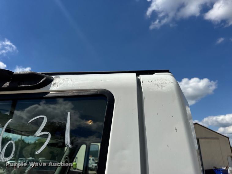 image for item DW6535 2010 International 4300 truck cab and chassis