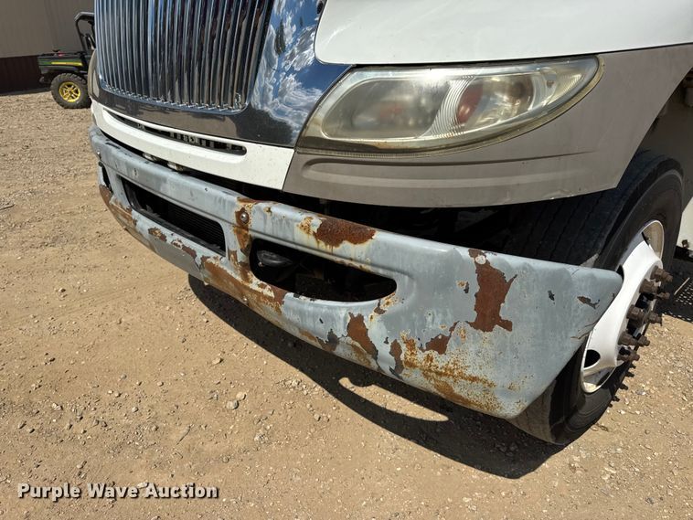 image for item DW6535 2010 International 4300 truck cab and chassis