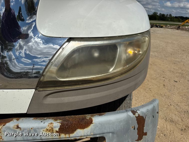 image for item DW6535 2010 International 4300 truck cab and chassis