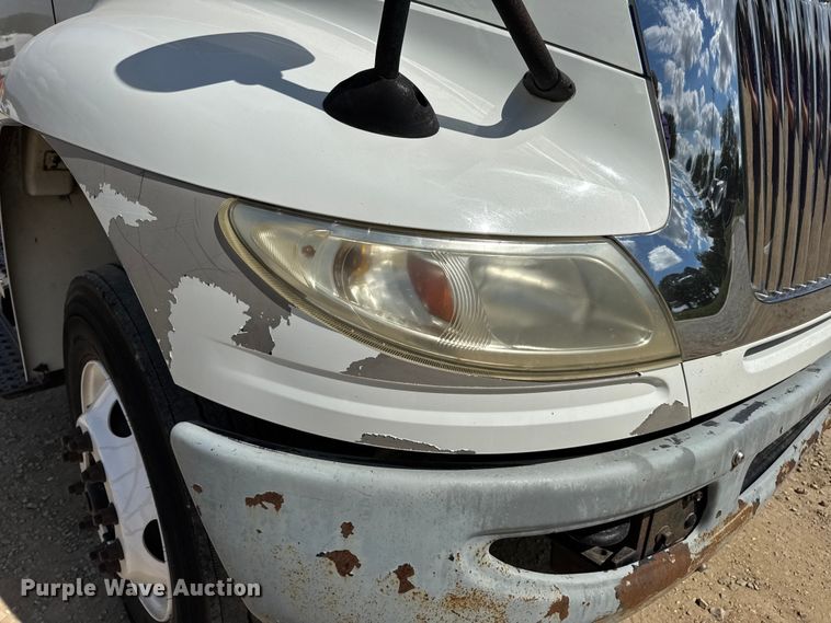 image for item DW6535 2010 International 4300 truck cab and chassis