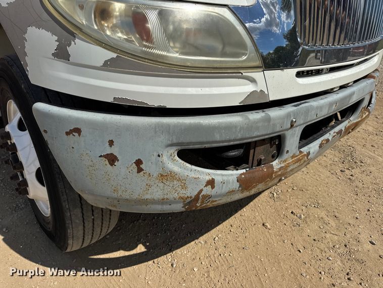 image for item DW6535 2010 International 4300 truck cab and chassis