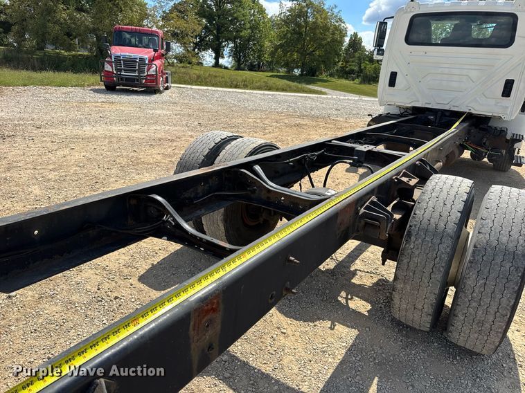 image for item DW6535 2010 International 4300 truck cab and chassis