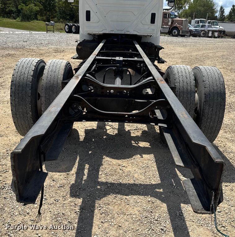 image for item DW6535 2010 International 4300 truck cab and chassis