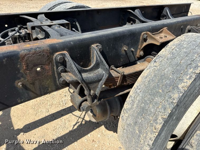 image for item DW6535 2010 International 4300 truck cab and chassis