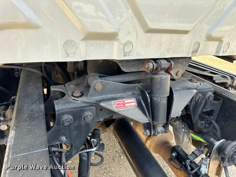 image for item DW6535 2010 International 4300 truck cab and chassis