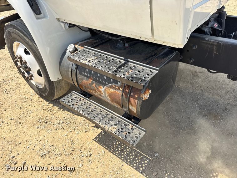 image for item DW6535 2010 International 4300 truck cab and chassis