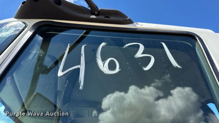 image for item DW6535 2010 International 4300 truck cab and chassis