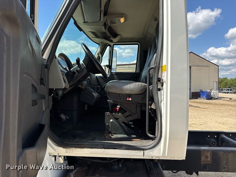 image for item DW6535 2010 International 4300 truck cab and chassis