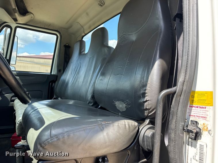 image for item DW6535 2010 International 4300 truck cab and chassis