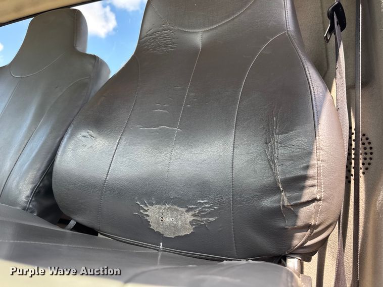 image for item DW6535 2010 International 4300 truck cab and chassis