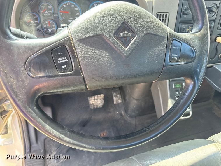 image for item DW6535 2010 International 4300 truck cab and chassis