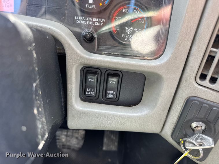 image for item DW6535 2010 International 4300 truck cab and chassis