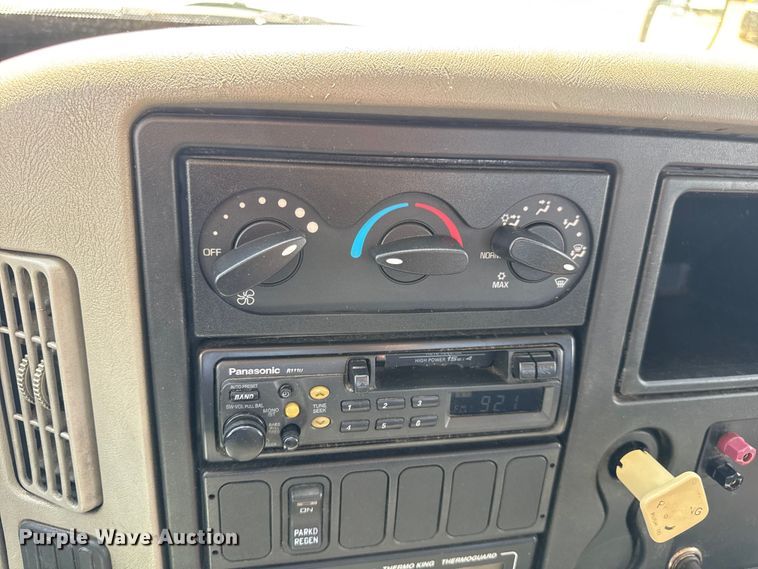 image for item DW6535 2010 International 4300 truck cab and chassis