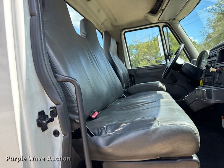 image for item DW6535 2010 International 4300 truck cab and chassis