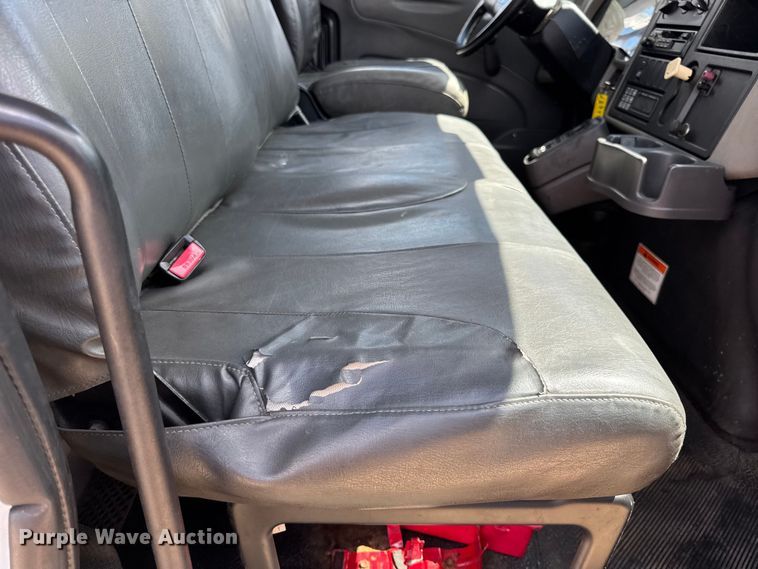 image for item DW6535 2010 International 4300 truck cab and chassis