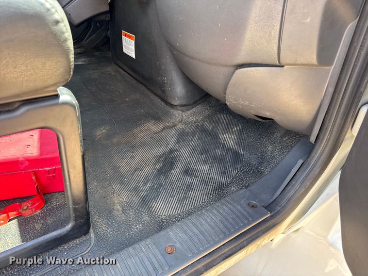 image for item DW6535 2010 International 4300 truck cab and chassis