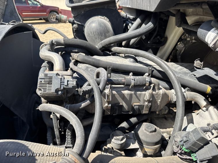 image for item DW6535 2010 International 4300 truck cab and chassis