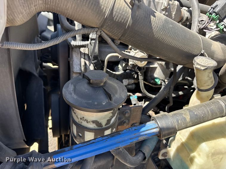 image for item DW6535 2010 International 4300 truck cab and chassis