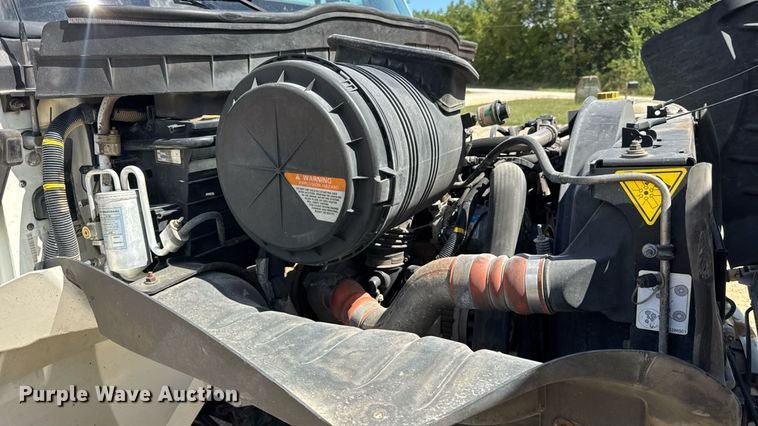 image for item DW6535 2010 International 4300 truck cab and chassis