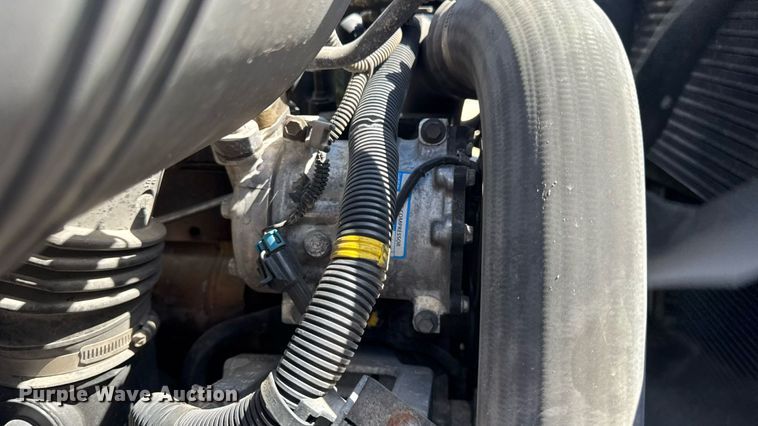 image for item DW6535 2010 International 4300 truck cab and chassis